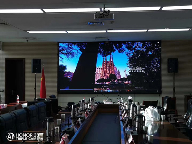 西安市政府会议室强力巨彩P1.53+镁丽箱体 2天顺利完工